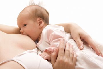 Жінки з маленькими грудьми мають годувати дітей