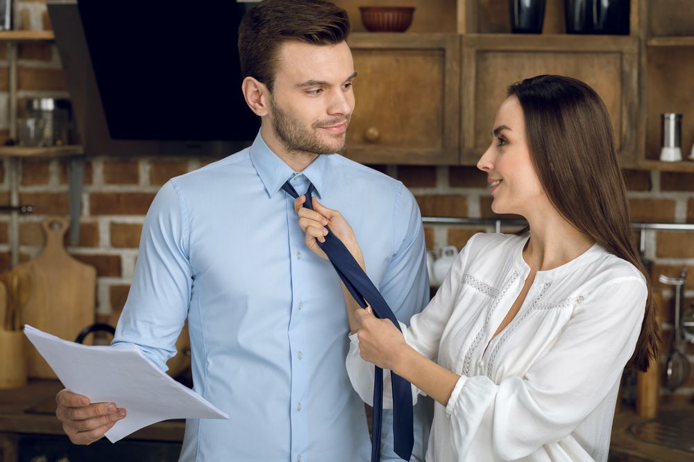 Як правильно зав' /></p><h2>Схеми простих вузлів</h2><p>Прості вузли не вимагають вправності. Кожен зможе зав’язати краватку, слідуючи нашим покроковим інструкціям.</p><div class='code-block code-block-1' style='margin: 8px auto; text-align: center; display: block; clear: both;'> <script async src=