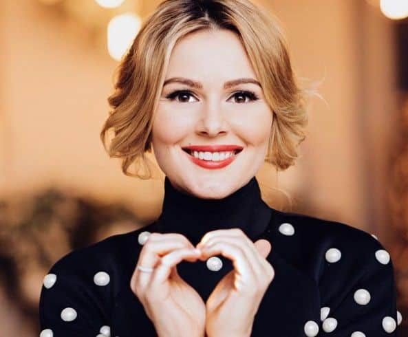 Марія Кожевнікова: біографія, сім' /></p><p>Коли настав 2002 рік, у Кожевнікова було два шляхи:</p><div class='code-block code-block-5' style='margin: 8px 0; clear: both;'> <script async src=