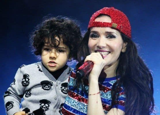 Наталія Орейро: біографія, особисте життя, сім' /></p><p>Наталя захищає права та інших дітей в Уругваї та Аргентині, будучи послом Доброї Волі ЮНІСЕФ.</p><h2>Подорожі по Росії</h2><p>Розглянемо відвідування нашої країни по роках:</p><ol><li>2003 год. Перший раз відвідала РФ, даючи концерти в різних містах.</li><li>2005 рік. В нашу країну приїхала на зйомки фільму «В ритмі танго».</li><li>2014. Бере участь в телевізійній передачі «Вечірній Ургант», де вражає своєю щирістю і гумором.</li><li>2018 рік. Представляла Уругвай на чемпіонаті світу з футболу, для якого записала пісню. А також виконала гімн чемпіонату відразу на декількох мовах, включаючи російську.</li><li>У 2019 гастрольний тур по РФ.</li></ol><div style=