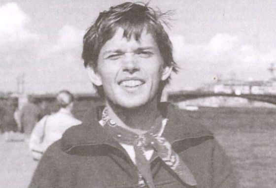 Олег Погудин: біографія, особисте життя, сім' /></p><p><strong>Цікаво!</strong></p><p>Виступаючи з дитячим хором радіо в якості одного з провідних солістів на різних великих сценах, хлопчик точно знав, що пісня і музика стануть його постійними супутниками у житті.</p><p>Після закінчення школи, Олег проходить прослуховування в ленінградської консерваторії, але там йому запропонували прийти через кілька років, коли голос перестане ламатися. Однак молодий Погудін не хоче чекати, він надходить в ленінградський інститут кінематографії, театру і музики.</p><div class='code-block code-block-2' style='margin: 8px 0; clear: both;'> <script async src=